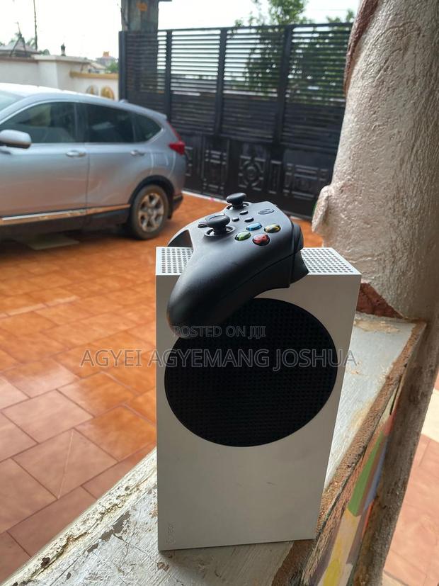 Xbox Series S photo 3