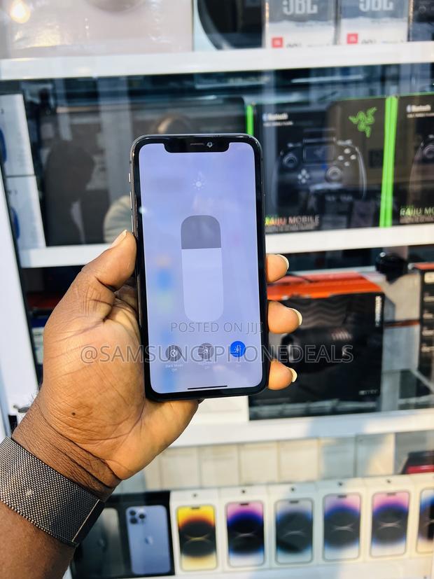 Apple iPhone 11 64 GB Black photo 3