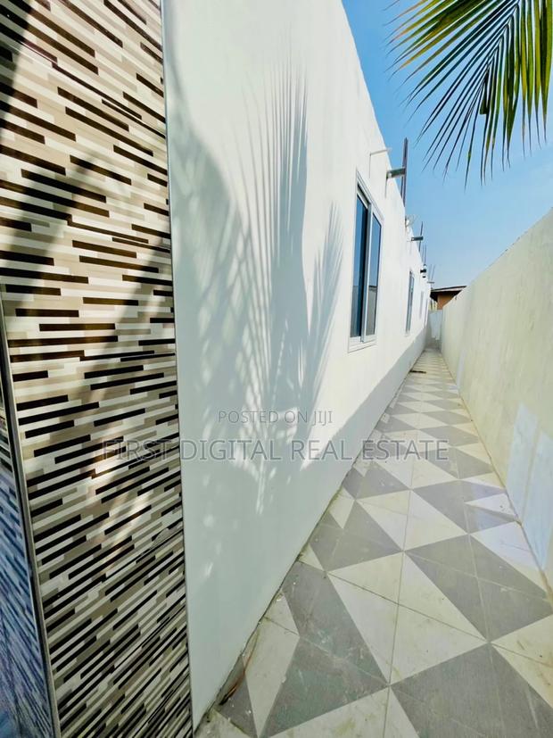 3 Bedroom For Sale In Kasoa Krispo · Photo 3