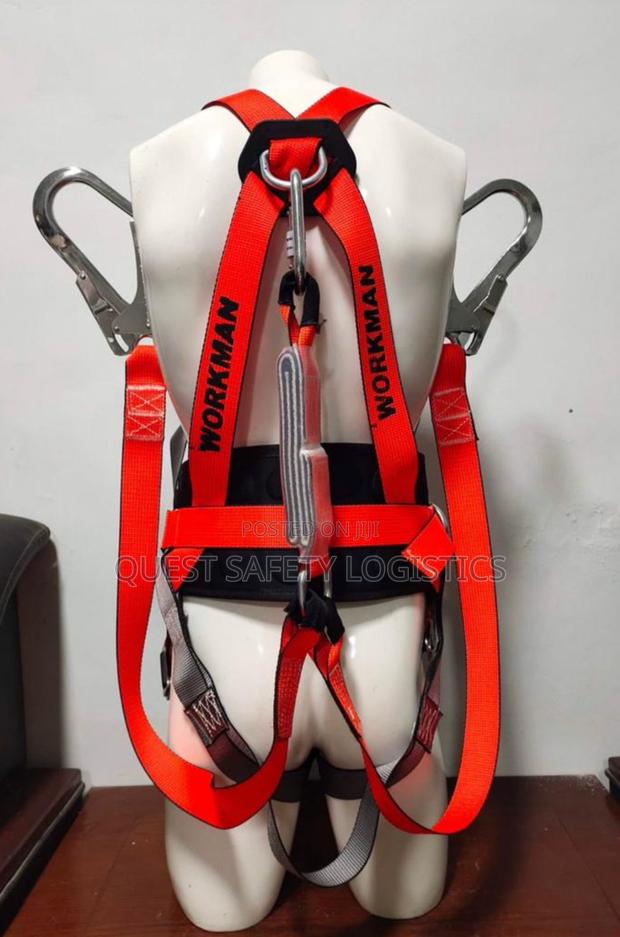 Full Body Harness With Lanyard · Photo 4