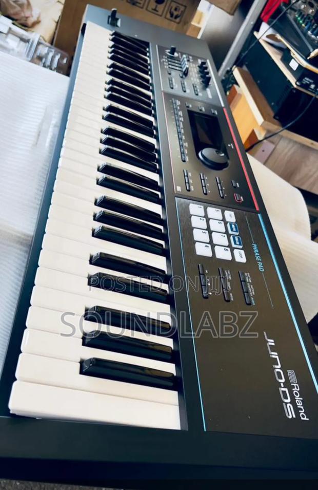 Roland Juno-ds61 61-key Keyboard Synthesizer · Photo 3