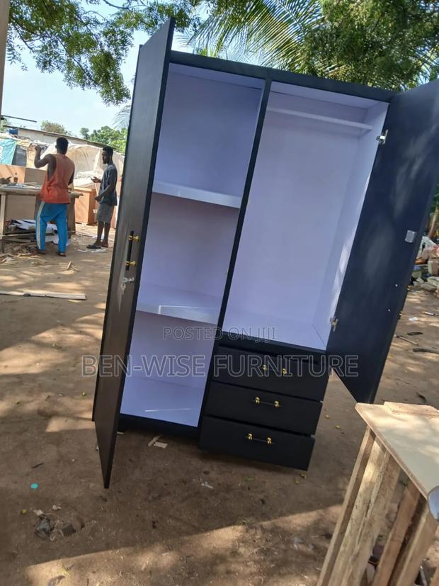 Quality Wardrobe ( Two in One) · Photo 2