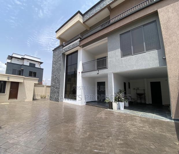 5bdrm Duplex in Tseaddo for rent · Photo 2