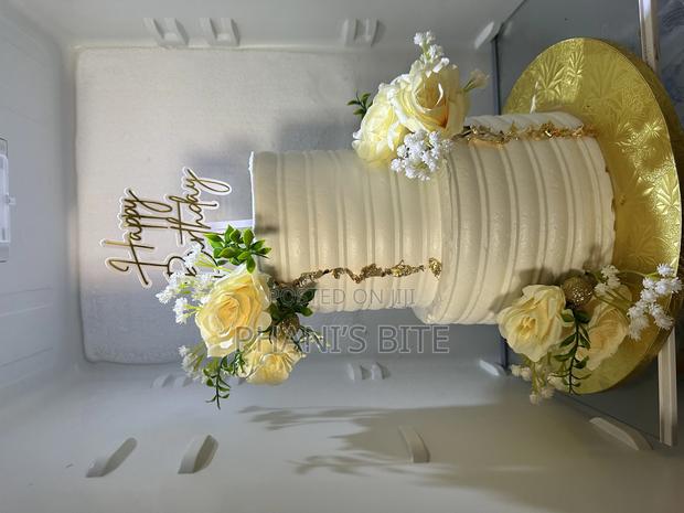 Two Tier Whipping Cream Cake · Photo 2