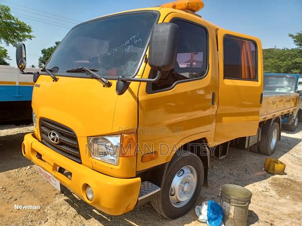 Hyundai Mighty Double Cabin Yellow