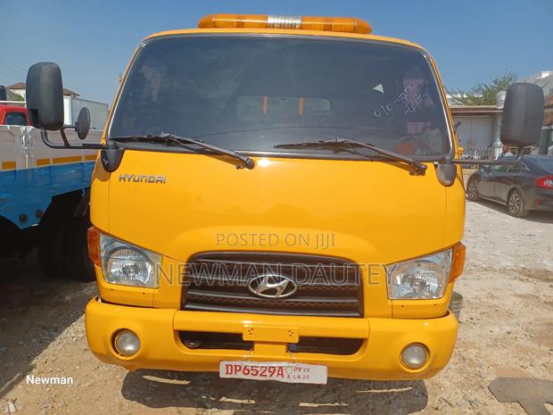 Hyundai Mighty Double Cabin Yellow