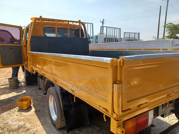 Hyundai Mighty Double Cabin Yellow