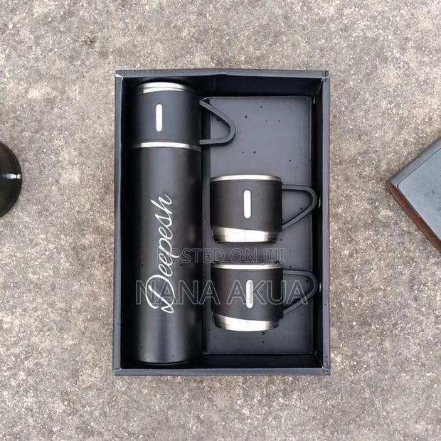 Customised Vacuum Flask With Cup · Photo 4