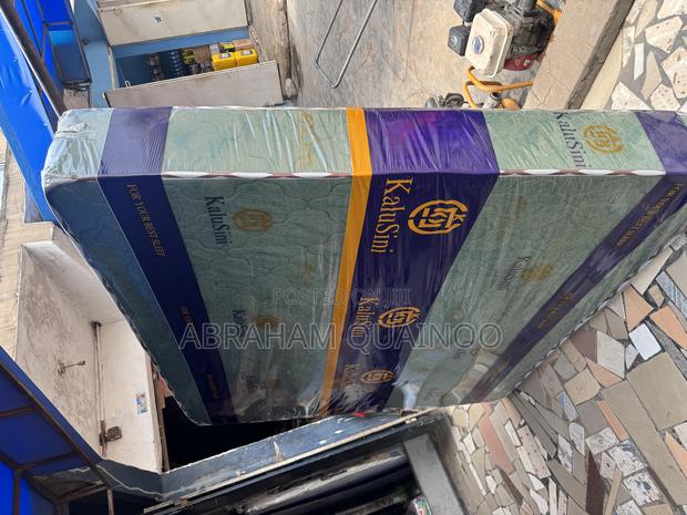 11inches Queensize High Density Mattress for Sale · Photo 2