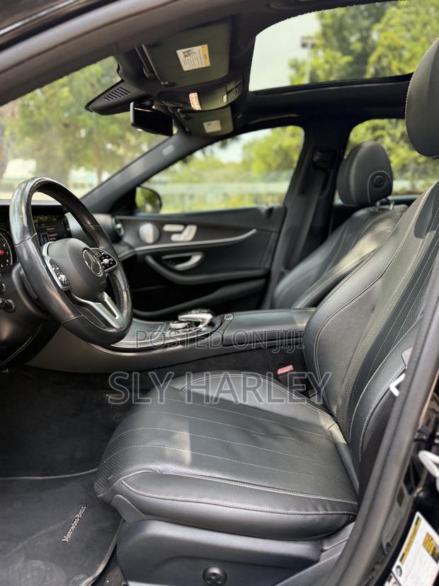 Mercedes-Benz E300 2019 Black photo 5