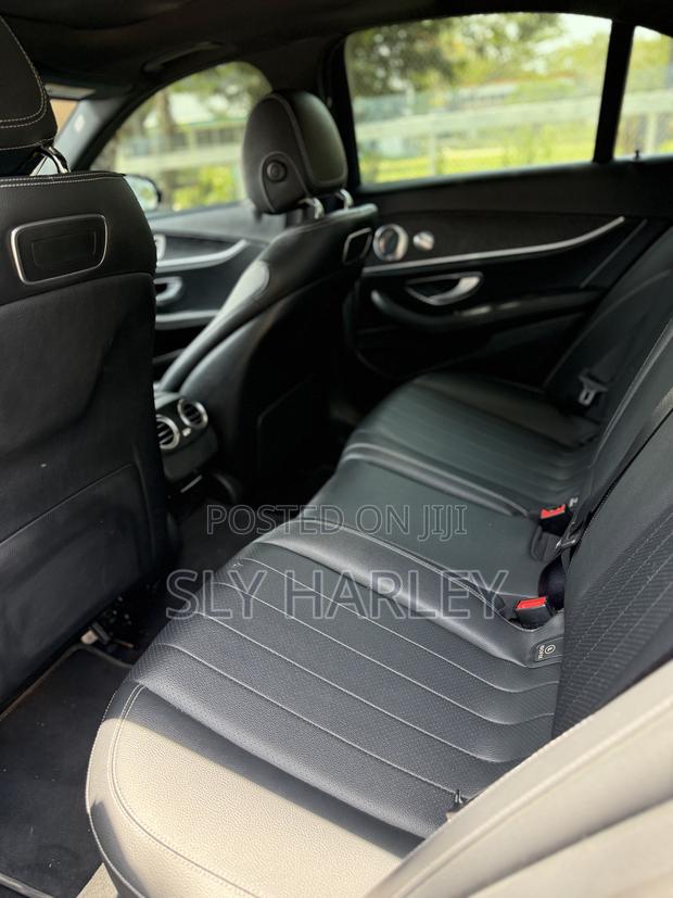 Mercedes-Benz E300 2019 Black photo 6