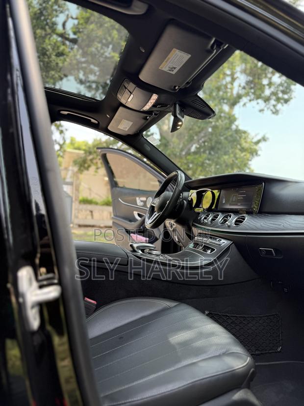 Mercedes-Benz E300 2019 Black photo 8