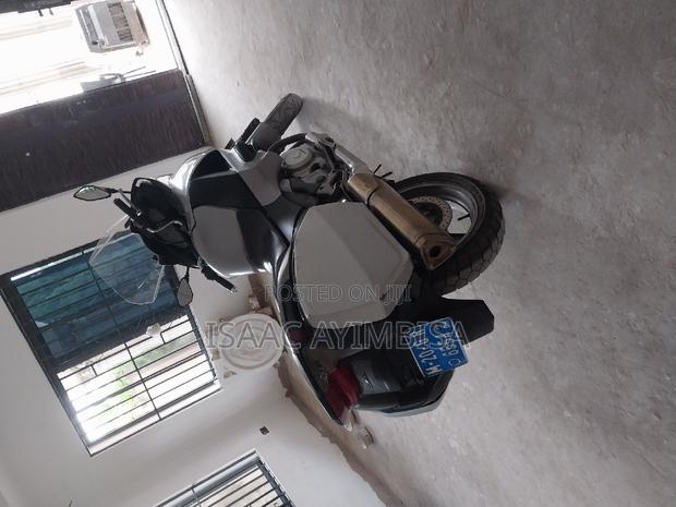 Honda VFR 700F 2010 Silver photo 2