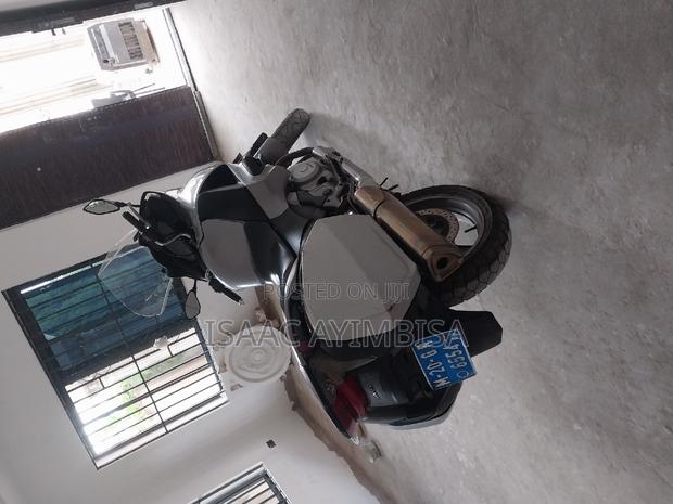 Honda VFR 700F 2010 Silver photo 3