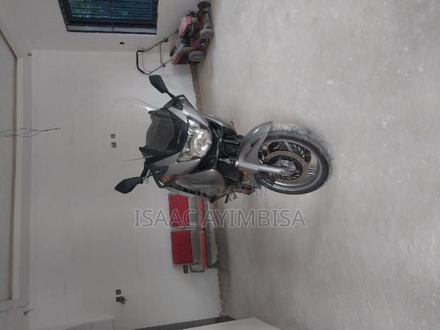 Honda VFR 700F 2010 Silver photo 5