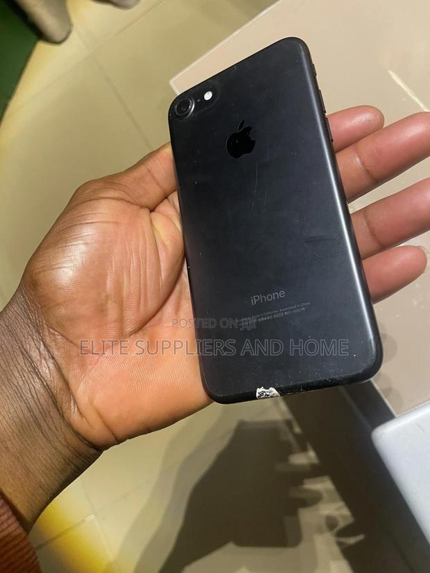 Apple iPhone 7 128 GB Black photo 3