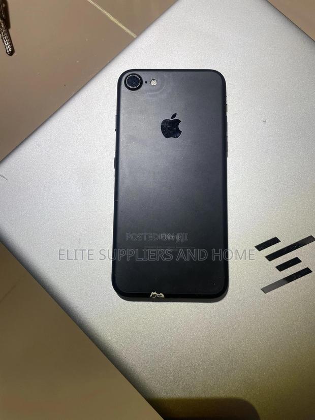 Apple iPhone 7 128 GB Black photo 4