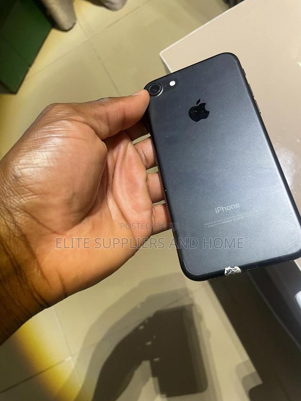 Apple iPhone 7 128 GB Black photo 2
