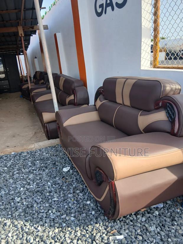 Quality Leather Chair · Photo 2
