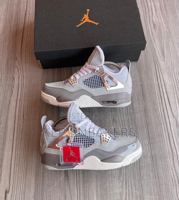 Air Jordan 4 Retro ‘Frozen Moments’ · Photo 3
