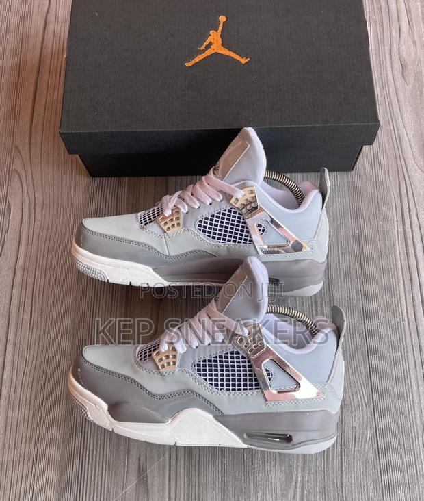 Air Jordan 4 Retro ‘Frozen Moments’ · Photo 4