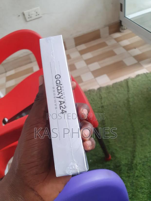 New Samsung Galaxy A24 128 GB Black photo 2