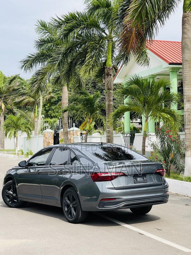 Volkswagen Jetta 2024 Gray