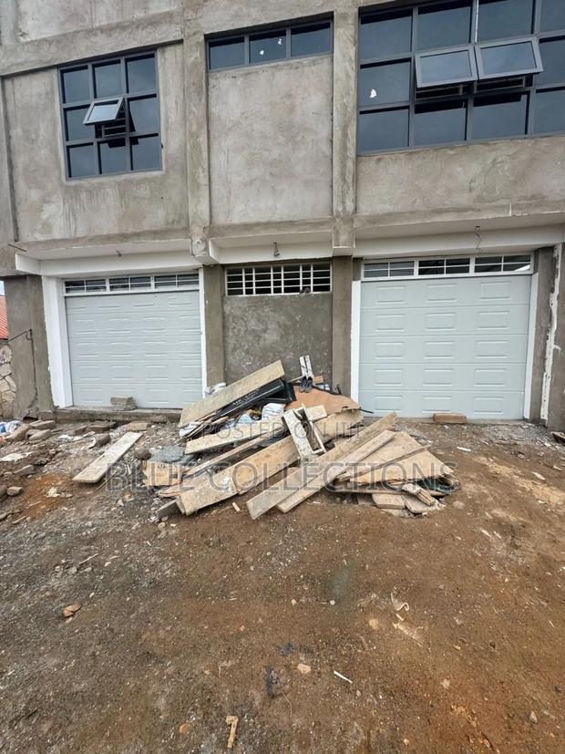 Garage Doors With Motor · Photo 2