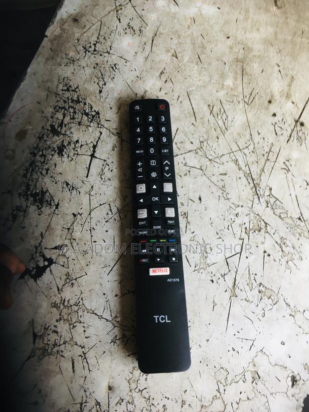 Smart TCL Remote With Netflix Button · Photo 2