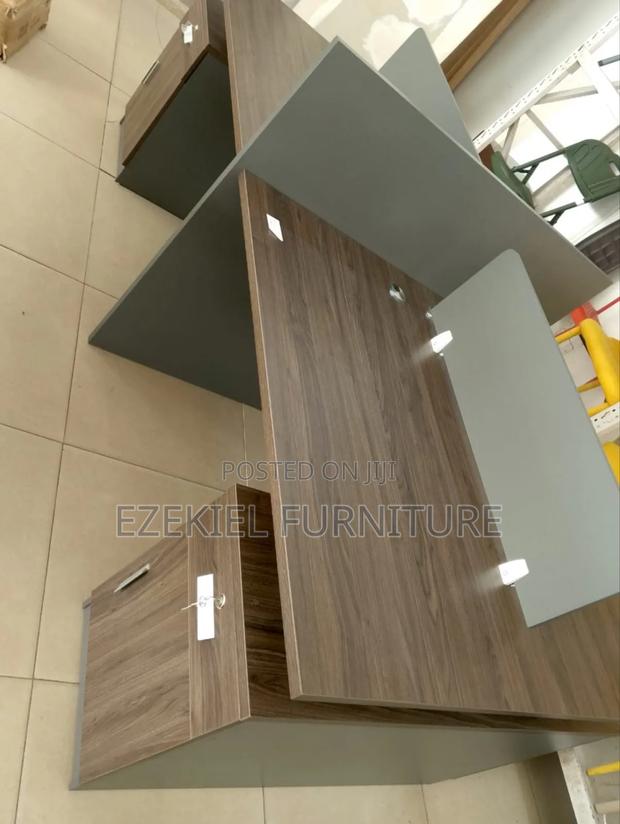 Stylish Modern Workstation · Photo 2