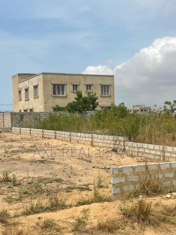 Rush Hour> New Discount Offers on Half Plots at Prampram · Photo 3