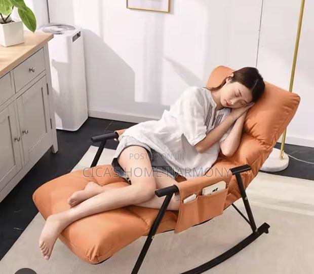 Rocking Lounge Chair · Photo 1