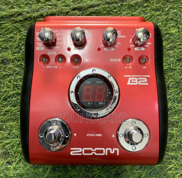 Zoom B2 Bass Effects Pedal · Photo 1