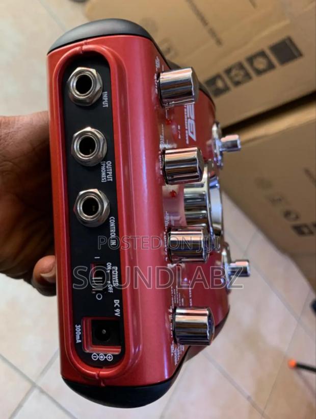 Zoom B2 Bass Effects Pedal · Photo 2