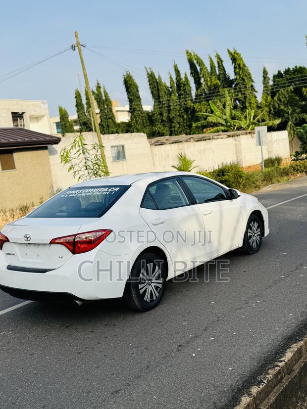 Toyota Corolla LE Eco (1.8L 4cyl 2A) 2018 White photo 9
