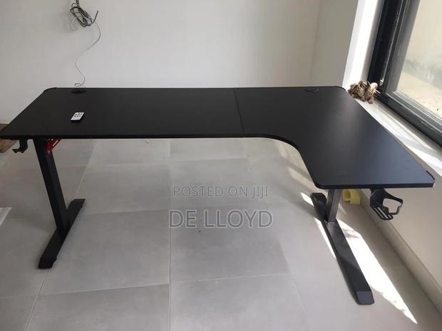 L Shaped RGB Table