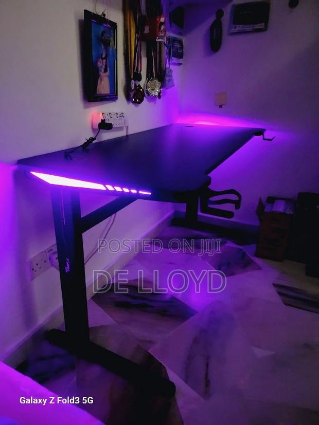 RGB Jethro Game Table photo 3