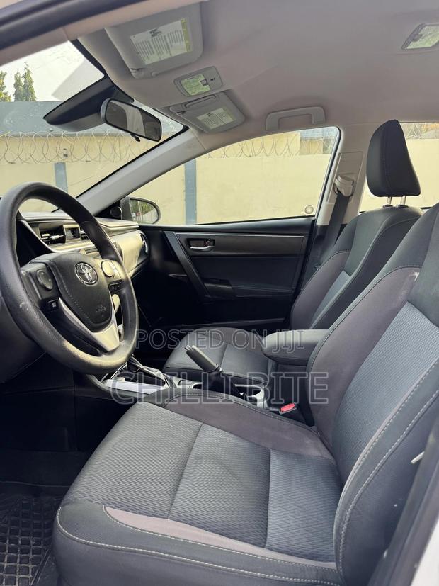 Toyota Corolla LE Eco (1.8L 4cyl 2A) 2018 White photo 5