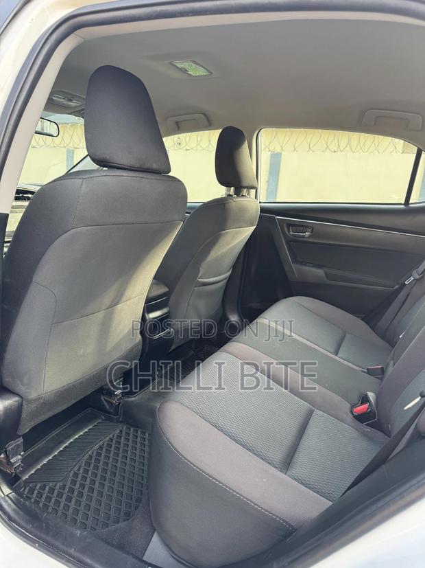 Toyota Corolla LE Eco (1.8L 4cyl 2A) 2018 White photo 4
