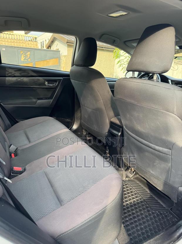 Toyota Corolla LE Eco (1.8L 4cyl 2A) 2018 White photo 6