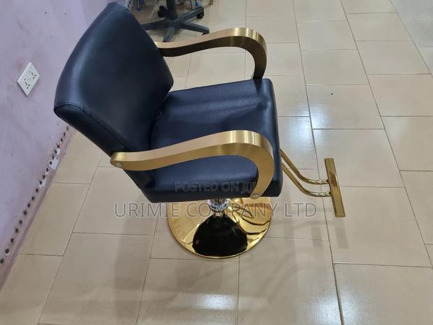 Basic Gold Styling Chair · Photo 4