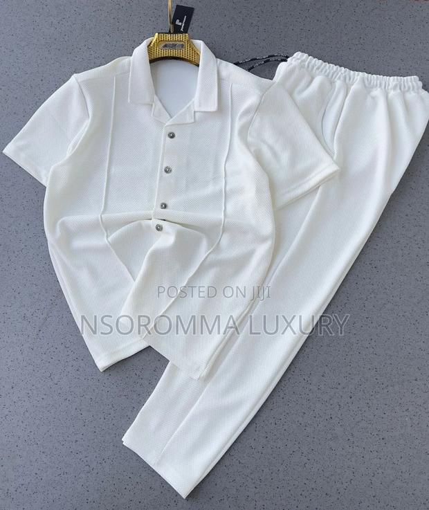 Plain White Turkish Kaftan · Photo 3
