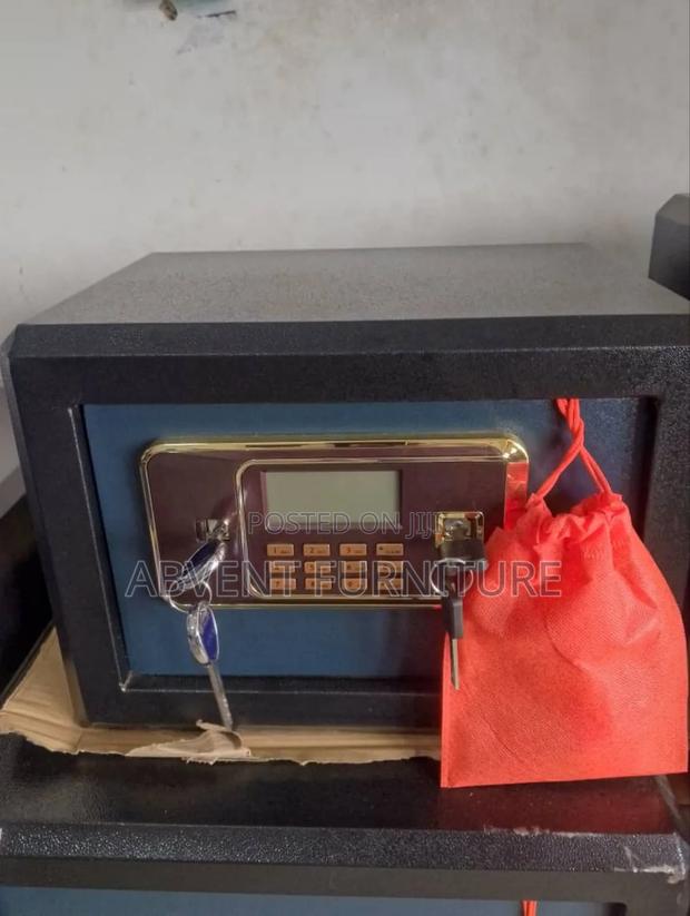 Fireproof Money Safe · Photo 2