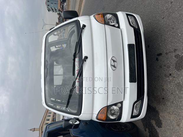 Hyundai Porter Mini Truck photo 2