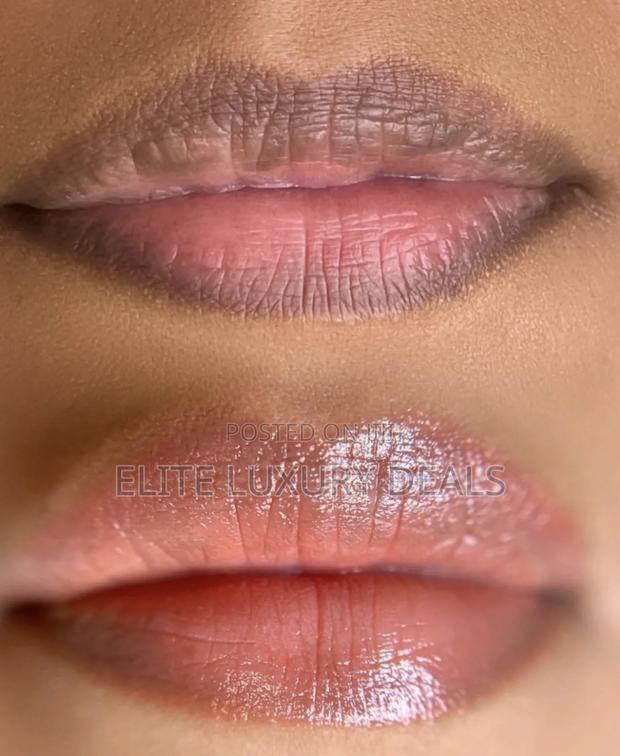 Permanent Lips Tattoo · Photo 4