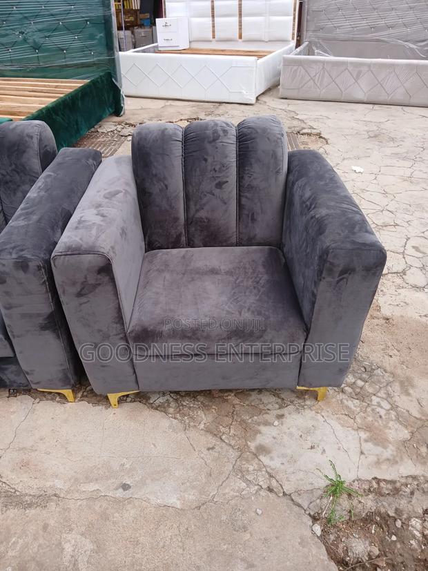 Single Sofa · Photo 2