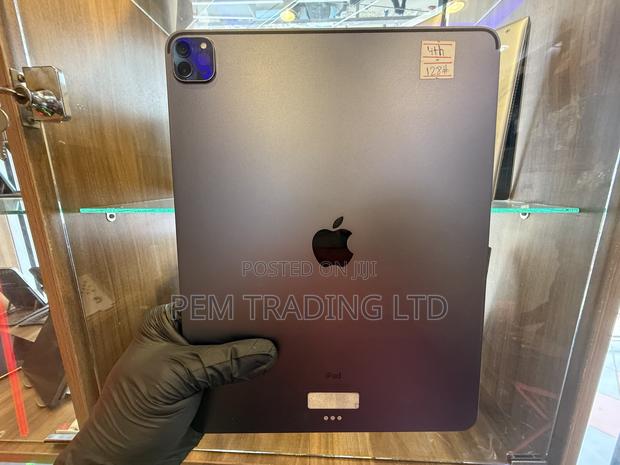 Apple iPad Pro 12.9 (2020) 128 GB Gray · Photo 4