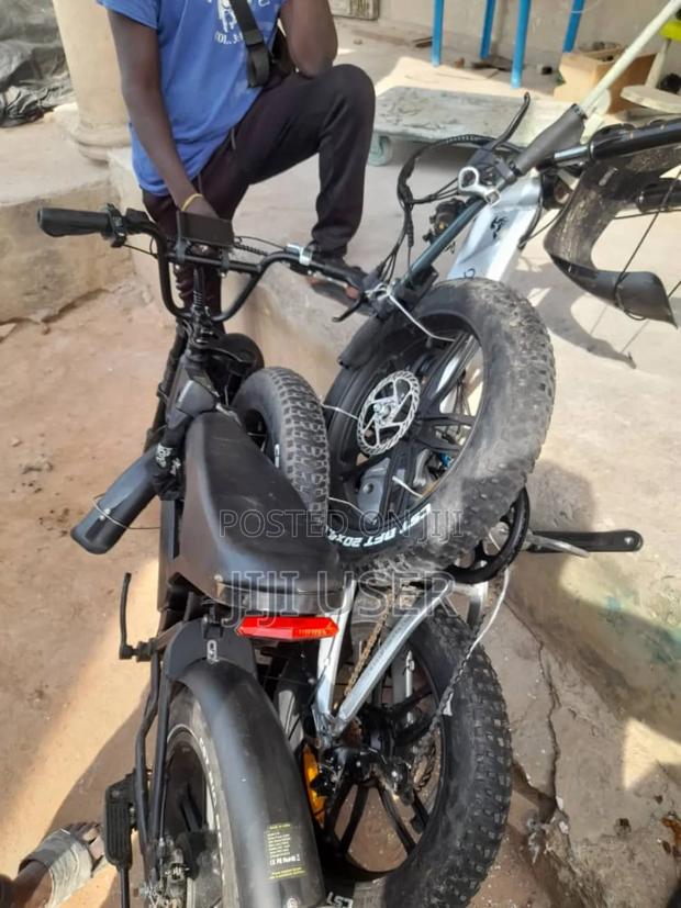 Motorcycle 2023 Black · Photo 3