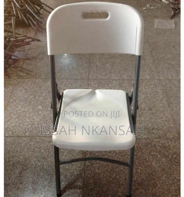 Wwhite Plastic Folding Chairs · Photo 4
