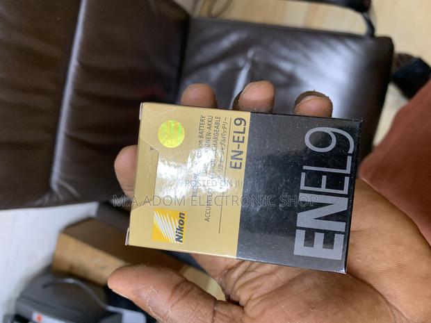 Nikon Battery Pack for Cameras En—El9 · Photo 2